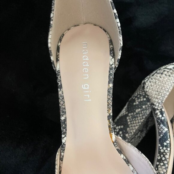 Madden Girl Saaxon Womens Heeled Sandal 7M Snake Print Pointed Toe Block Heel - Picture 8 of 10